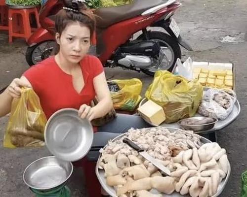 兰州大妈街头售卖自种花生，传承乡土味道