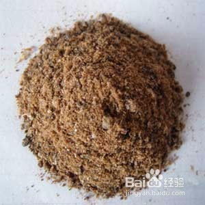 黄豆鸟饲料配方中，如何精确配比各种成分，制作出营养均衡的鸟饲料呢？