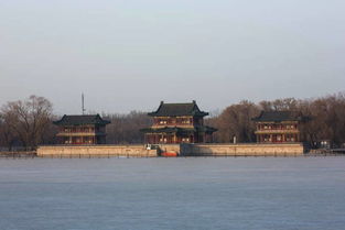 园林中的亭台楼阁：自然与艺术的交织