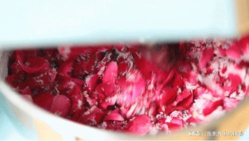 如何让瓶中的玫瑰花久开不败