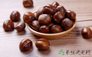 板栗性温，患有湿热、便秘者不宜食用