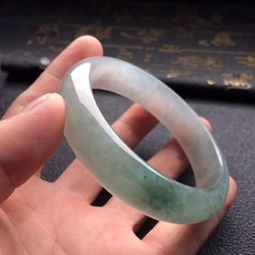 糯冰种飘花手镯价格多少？行家揭秘市场行情