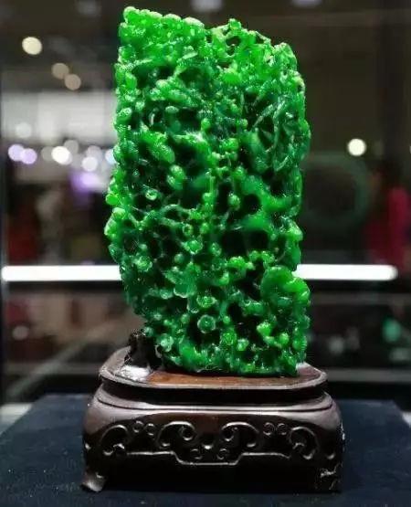 揭秘糯化翡翠养殖技巧：打造完美花卉景观