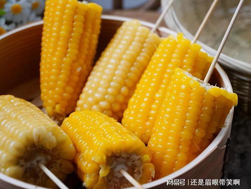 玉米煮熟后泡水好还是直接捞出来好？水果玉米煮熟后需不需要再锅里闷一会儿？