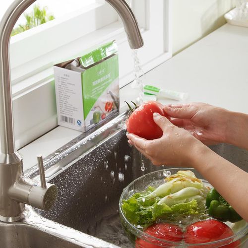 清洗蔬菜有方法，盐水浸泡还是面粉包裹？