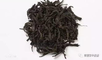 黑茶制作工艺复杂，需经过杀青、揉捻、发酵、干燥等步骤