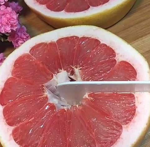 柚子剥开后有胶状物，这是怎么回事