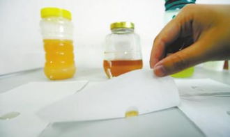 蜂蜜品质可通过加糖实验鉴别，观察结晶速度和形态