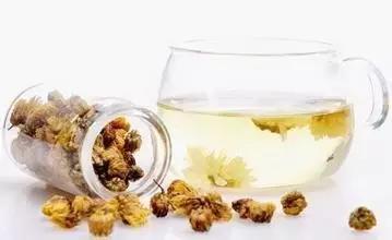 菊花茶能降尿酸吗？老中医揭秘其中的奥秘