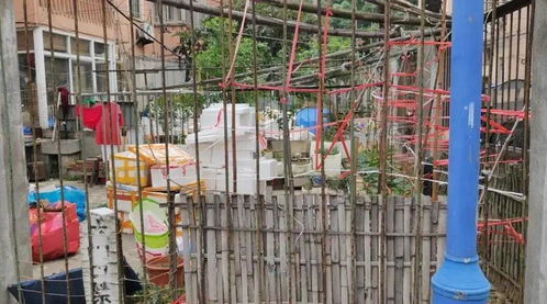 如何避免材料堆放不当的平安隐患？