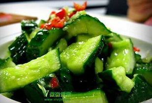 黄瓜：清脆可口， 清爽解渴