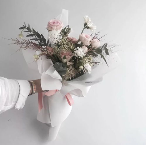 花束本身是觉对的主角