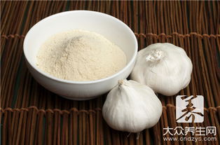 饲料中添加大蒜素对养猪有哪些具体好处和潜在风险？