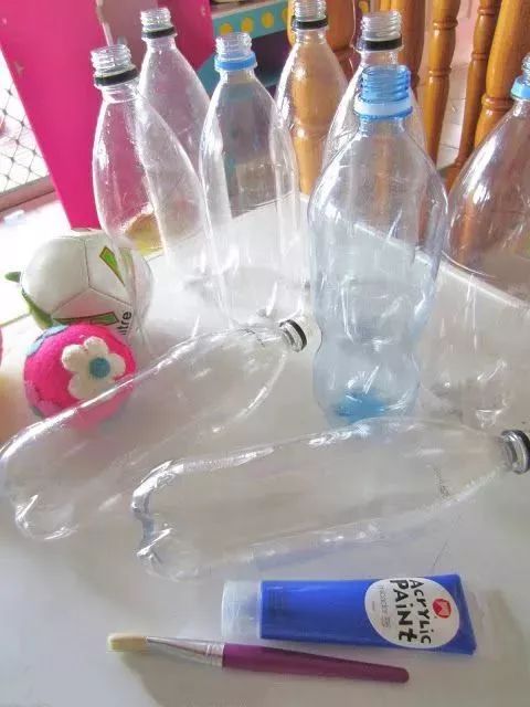 如何用塑料瓶、橡皮塞、棉线制作金银花晒液塞子？