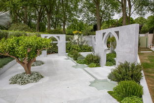 三、 植物配置：多彩景观，层次分明