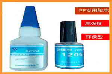 生活中的小技巧：衣服粘满草籽怎么办？