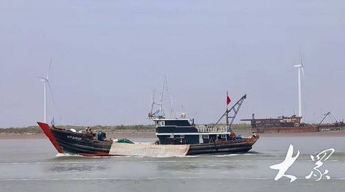 解禁第一天，渔民出海捕捞