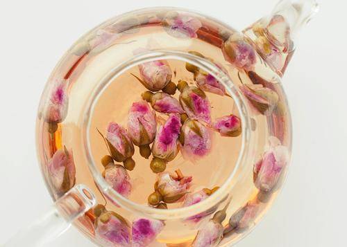 玫瑰花泡水喝有什么好处？喝多了会不会影响健康