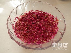 2. 摘花蒂，小心点哦！