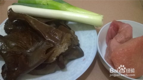 大葱炒木耳，家常菜