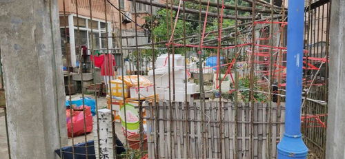 材料堆放不当， 平安隐患“步步紧逼”