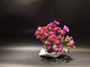 神秘花朵在香火中绽放