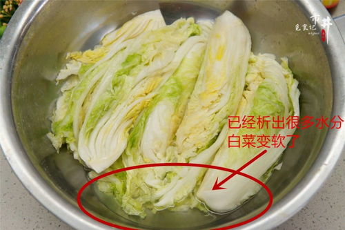 酸菜是经过发酵的蔬菜，一般不建议直接生吃