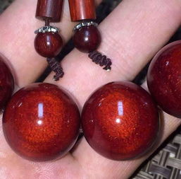 小叶紫檀秋冬养护攻略：如何保持光泽延长寿命