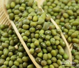 挑选饱满绿豆，一分为二