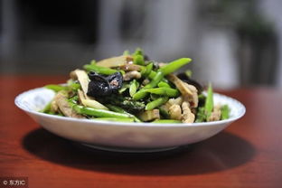 从种子破土到餐桌佳肴，#萝卜成长记#，一株小萝卜的奇幻之旅！