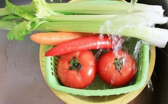 大蒜素浸泡法：蔬菜农药残留的“克星”