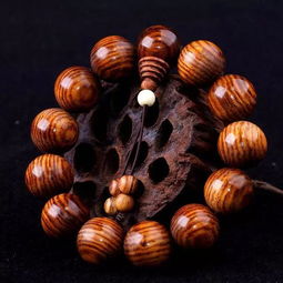 黄花梨：瑰丽花纹， 灵动之美