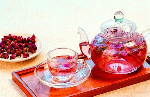 玫瑰花加蜂蜜泡茶，冷水还是热水更佳