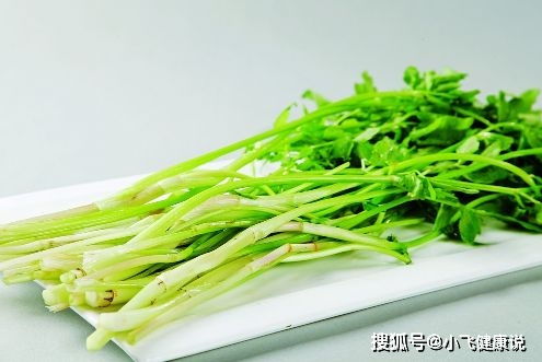 芹菜富含纤维，低热量