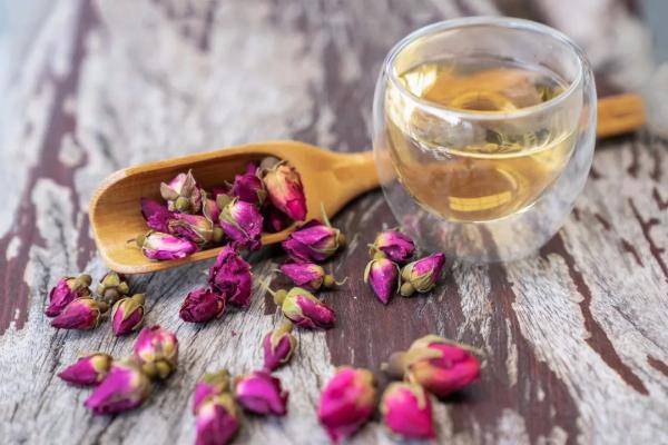 玫瑰花搭配什么茶饮最养生？如何喝出好气色