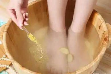 生姜花椒泡脚，能驱寒暖身吗