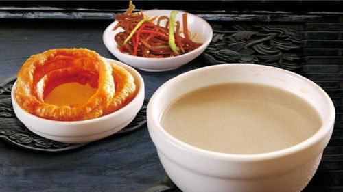 北京豆汁儿源于古法绿豆发酵，传统饮品
