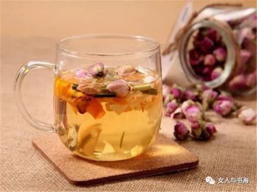 玫瑰花泡茶，每天一杯