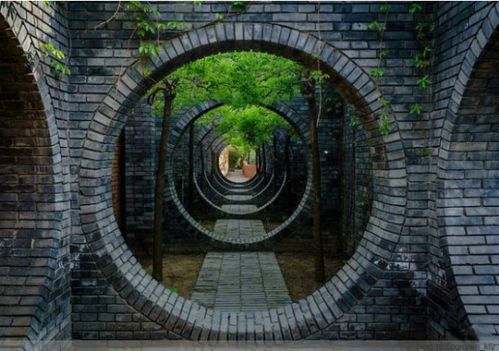 园林中突出主景：中西方方法的趣味对比