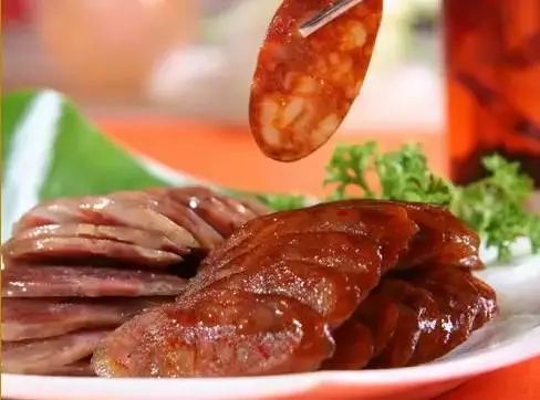 中博会美食盛宴，波兰香肠不容错过