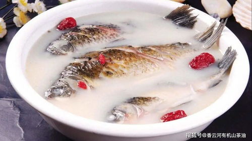 揭秘茶油煮鱼汤的奥秘：色泽的秘密揭晓！