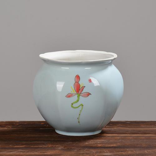 水泥花盆：结实耐用， 就是透气性差