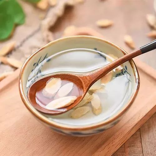 菊花黄芪泡水，你知道能养生保健吗