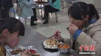 河南信阳一高校食堂推出炒橘子，引发校园热议