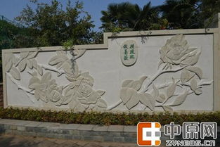 造型月季的栽培并不复杂，只需一些基本的技巧和关注即可。