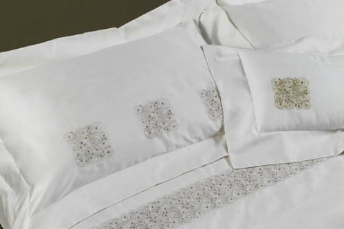 床喷杀虫剂喷在床单上怎么办