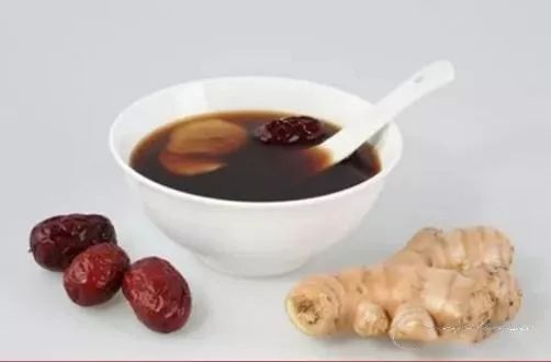 自制红糖姜茶因未添加防腐剂，保质期较短