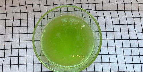 醚菌酯、 嘧菌酯：杀菌活性广，效果显著