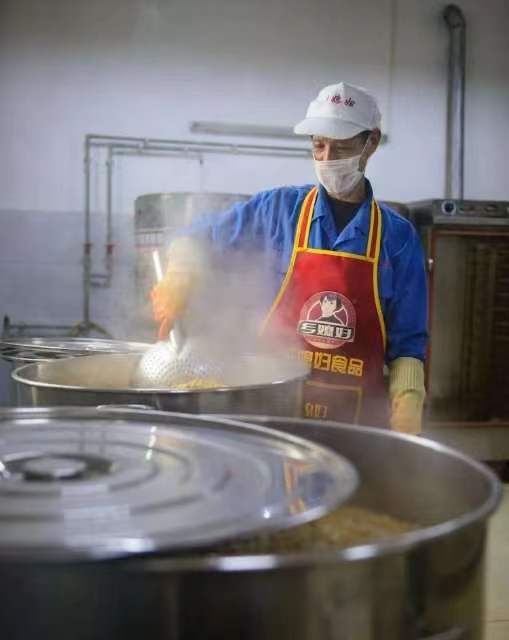 强红伟专注制作良心粉条，传承传统工艺
