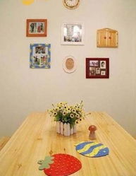 米黄墙面 原木地板，温馨舒适